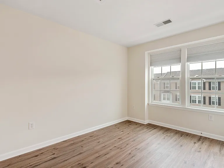 201 Susan Cir — Photo 9