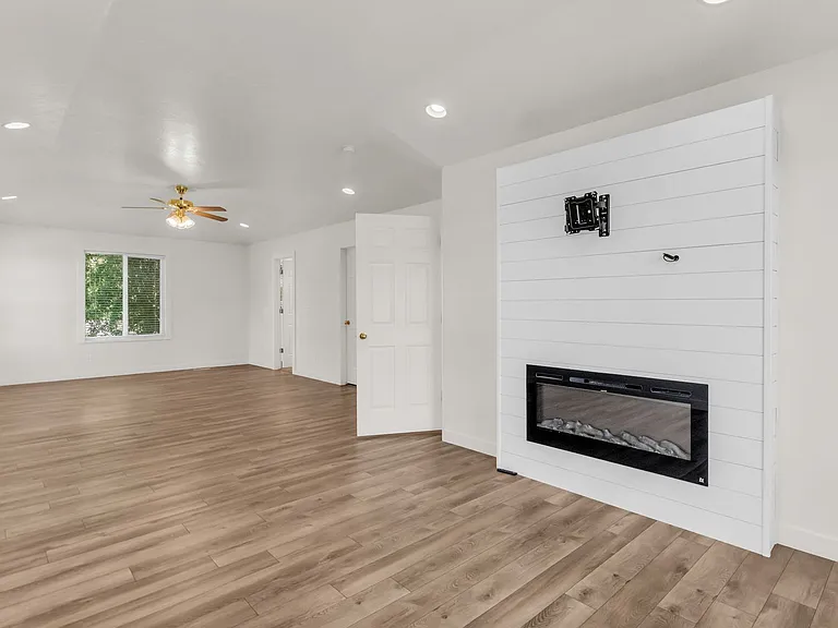 1468 W Flint Meadow Dr — Photo 2