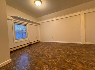 256 Washington St APT 8, Keene, NH 03431