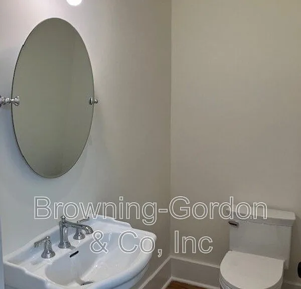 1005 W Eastland Ave — Photo 7