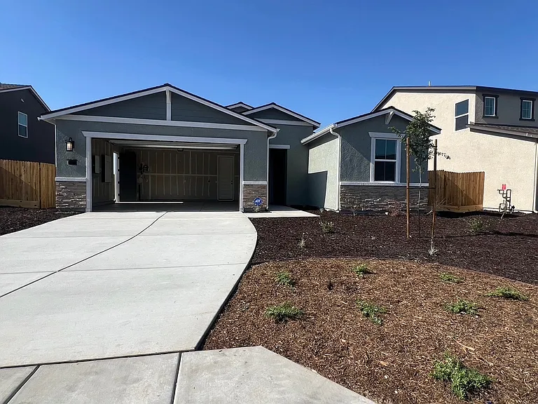 8215 Lush Pl — Photo 1