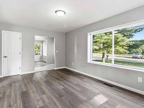 5th image of 396 Glensharon Rd