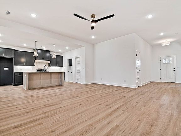 4th image of 22 Islay Cir