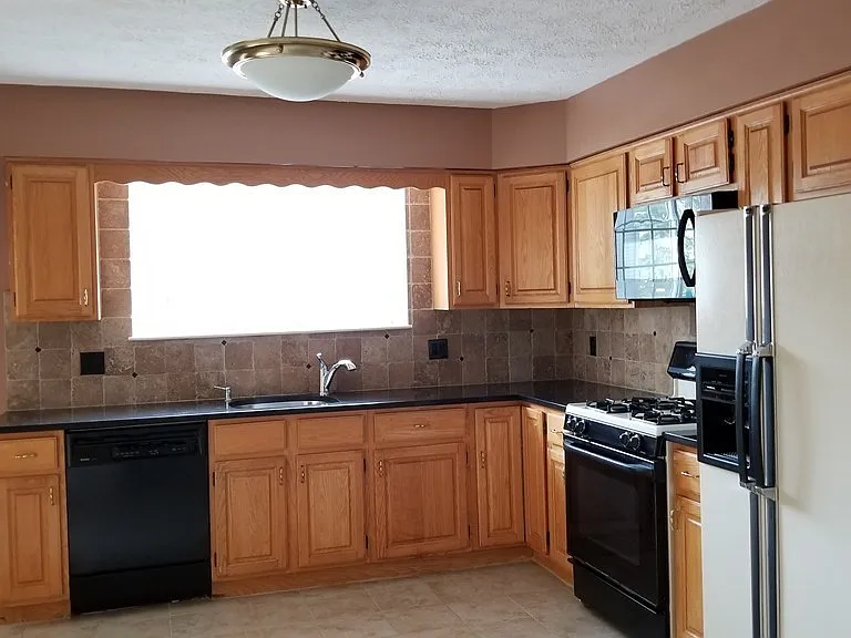 96 Voyagers Ln — Photo 2