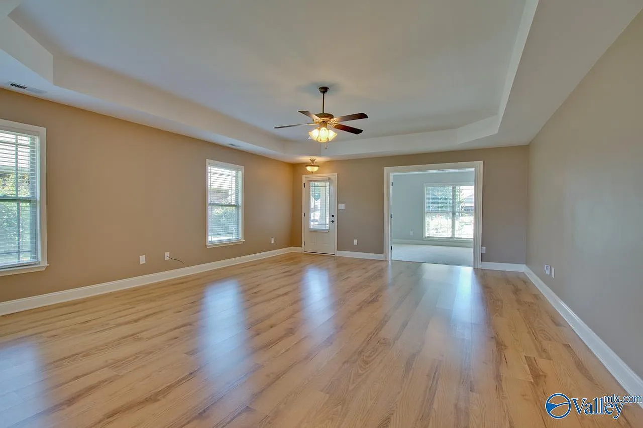 3 bed, 2.0 bath, 1851 sqft, $2,000 — Photo 4