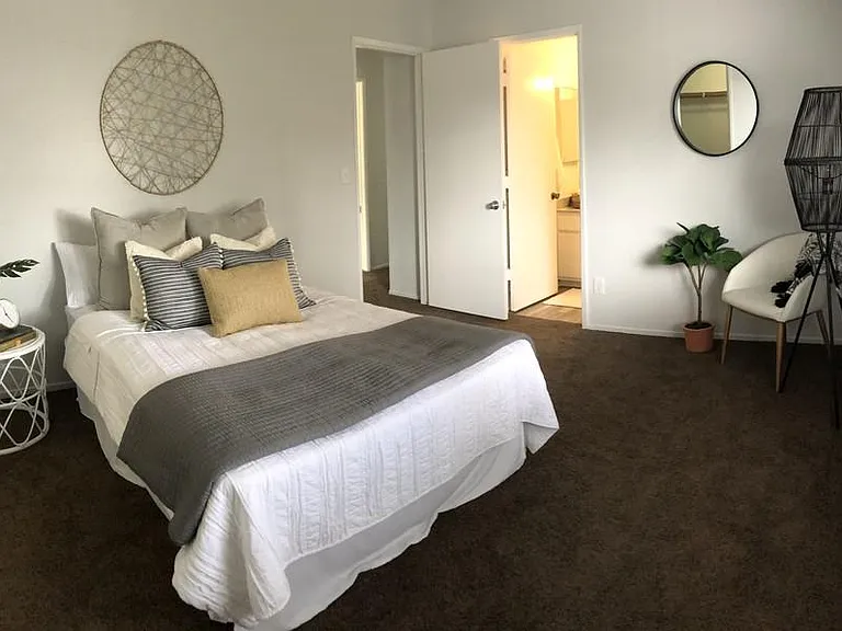 Goodmanor Apartments — Photo 13