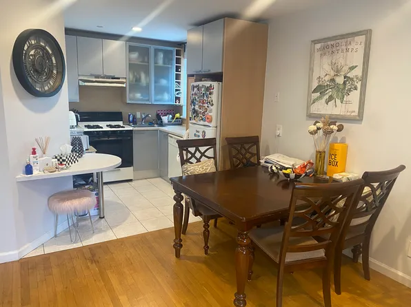 1811 Avenue P 4B image 2 of 10