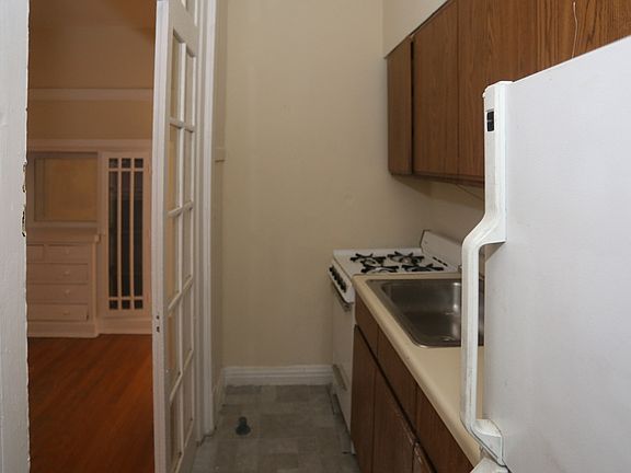 4th image of 725 W Barry Ave #21701B