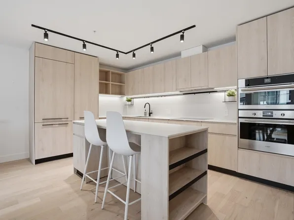 3960 Dumfries St, Vancouver, BC V5N 3S3