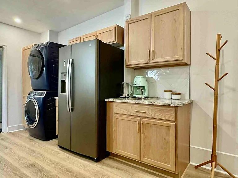 528 E Gordon Ln — Photo 7