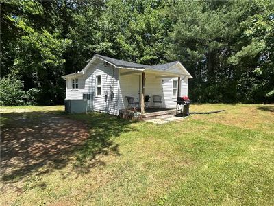 129 Walnut St, Yadkinville, NC, 27055