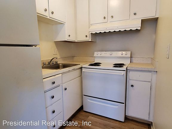 3rd image of 3196 Pearl Ave #11