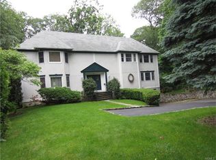 8 Beech Tree Ln, Pelham, NY 10803