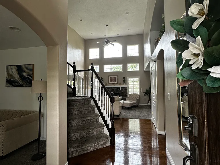 1942 N 1350 W — Photo 4