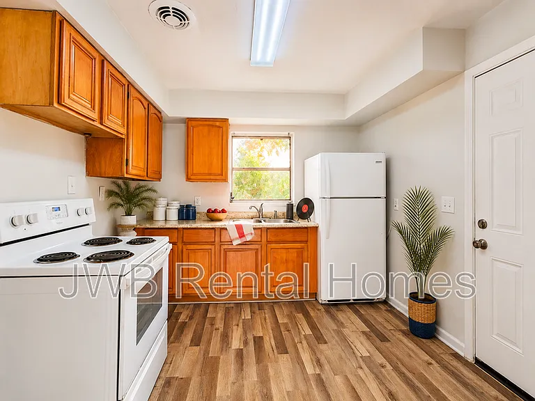 2321 Kinwood Ave — Photo 3