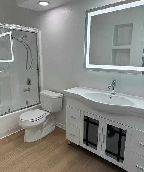 Canoga Luxury Apartments — Photo 28