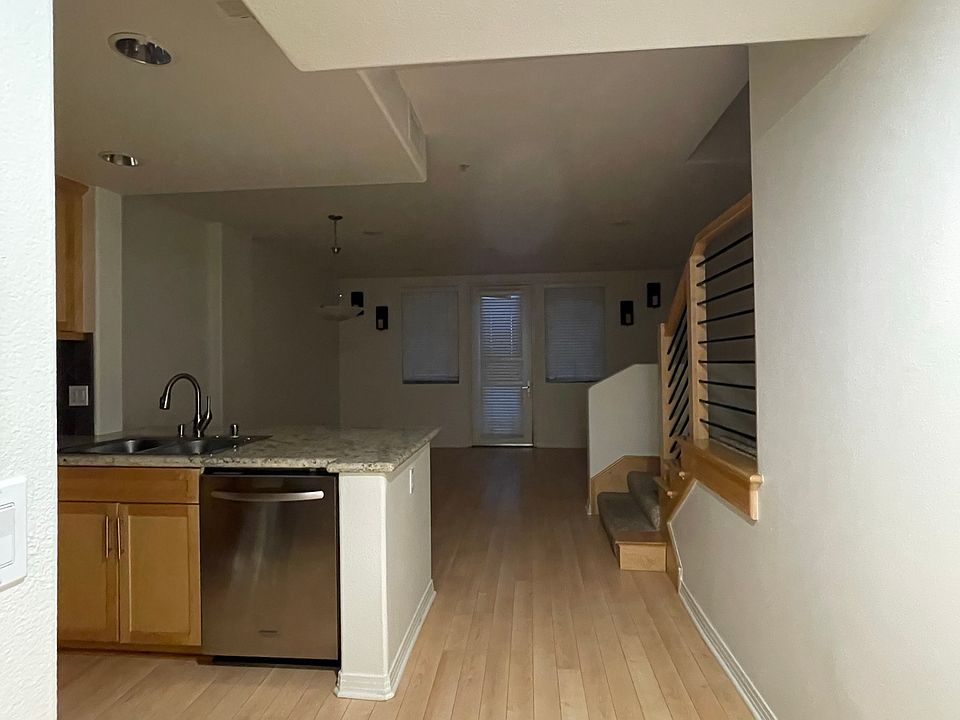1st image of 931 E Walnut St Unit 115