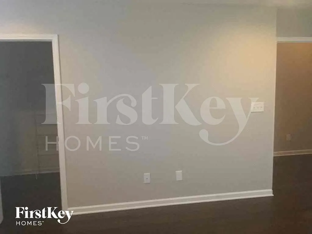 4 bed, 2.5 bath, 2286 sqft, $2,275 — Photo 4