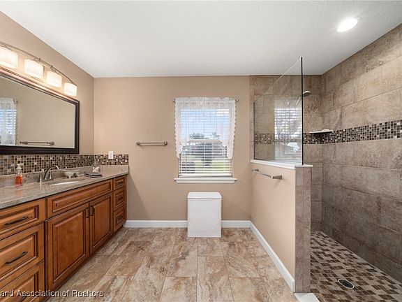 3rd image of 306 Dozier Ave