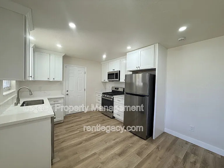 3805 32nd Ave — Photo 10