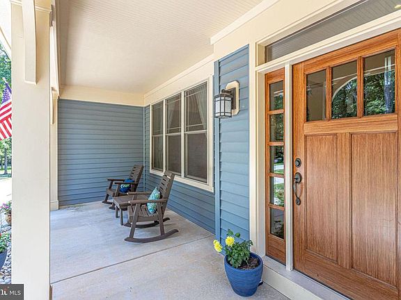 3rd image of 4214 Woodlark Dr