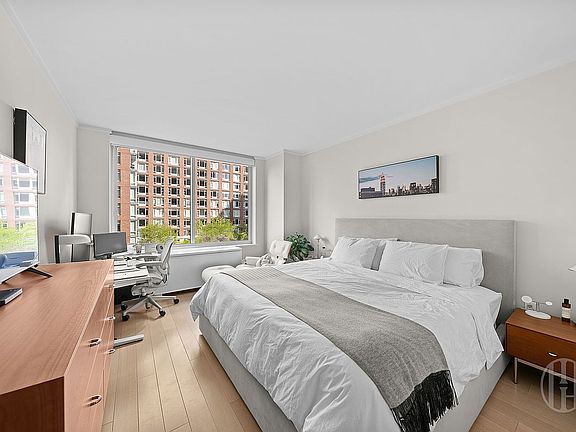 4th image of 212 Warren St APT 5N