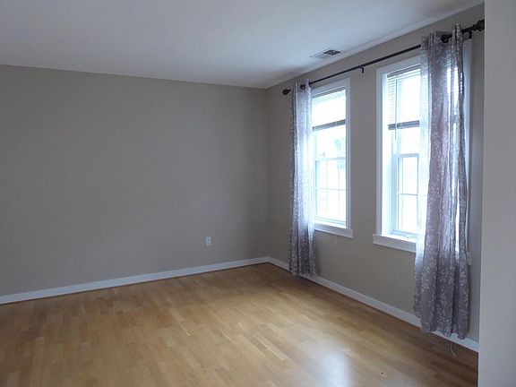 4th image of 129 Lowell St APT 30