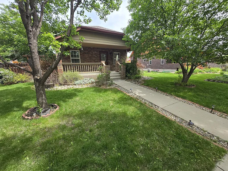 308 E Iowa Ave — Photo 2