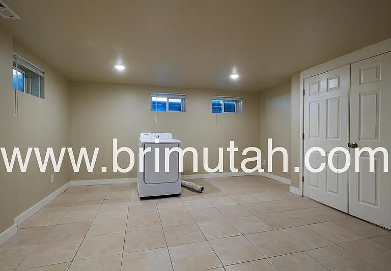 2393 E 3000 S — Photo 22