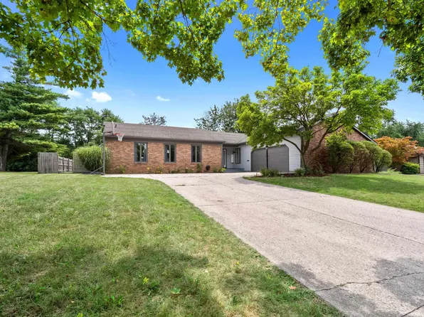727 Old Farm Cir, Fort Wayne, IN 46807