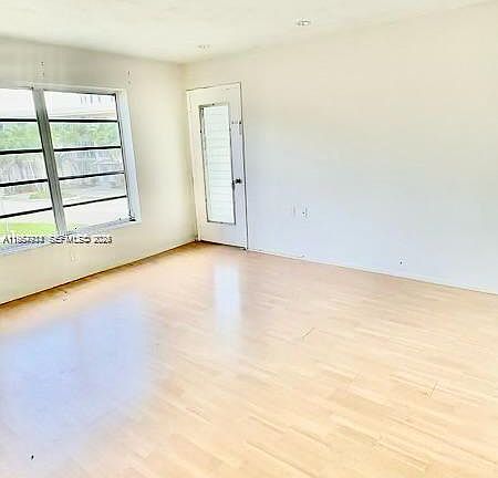 4th image of 1631 NE 114th St APT 201