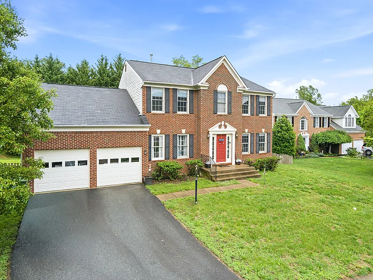 31 Palace Ln — Photo 3