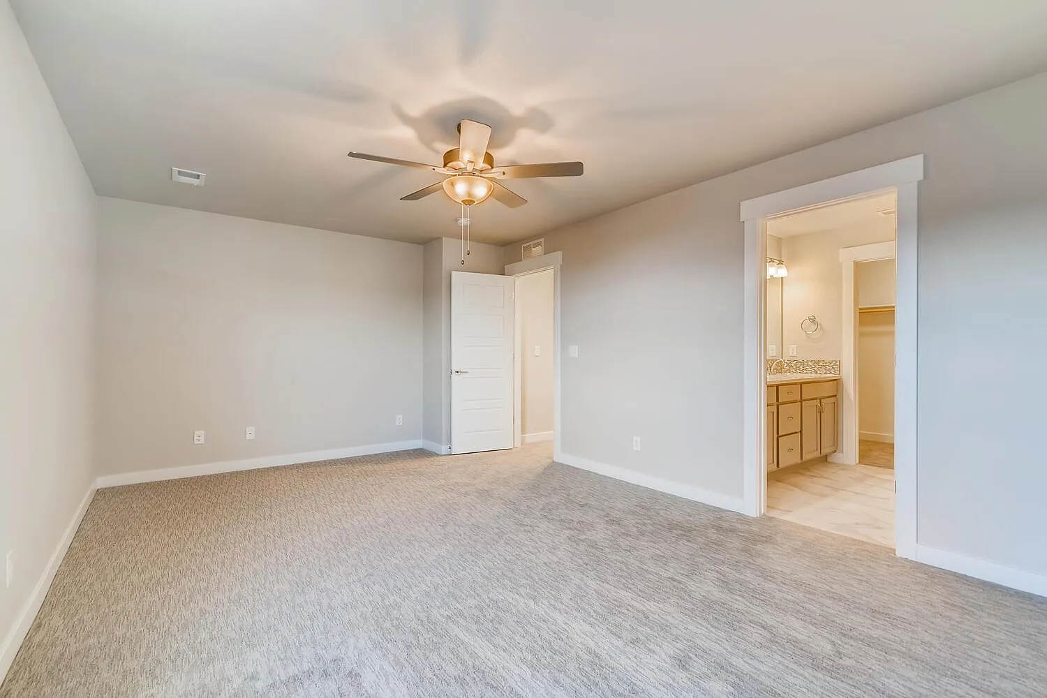 4 bed, 2.5 bath, 2144 sqft, $2,800 — Photo 4