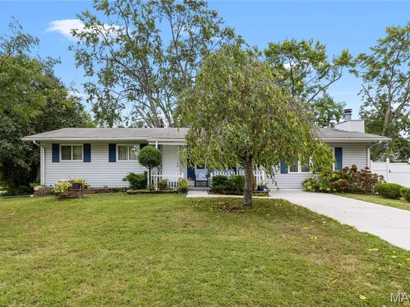 11100 Flori Dr, Saint Louis, MO 63123