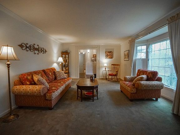 3rd image of 191 Eastin Dr