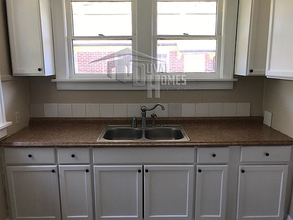 2nd image of 333 W 49th St