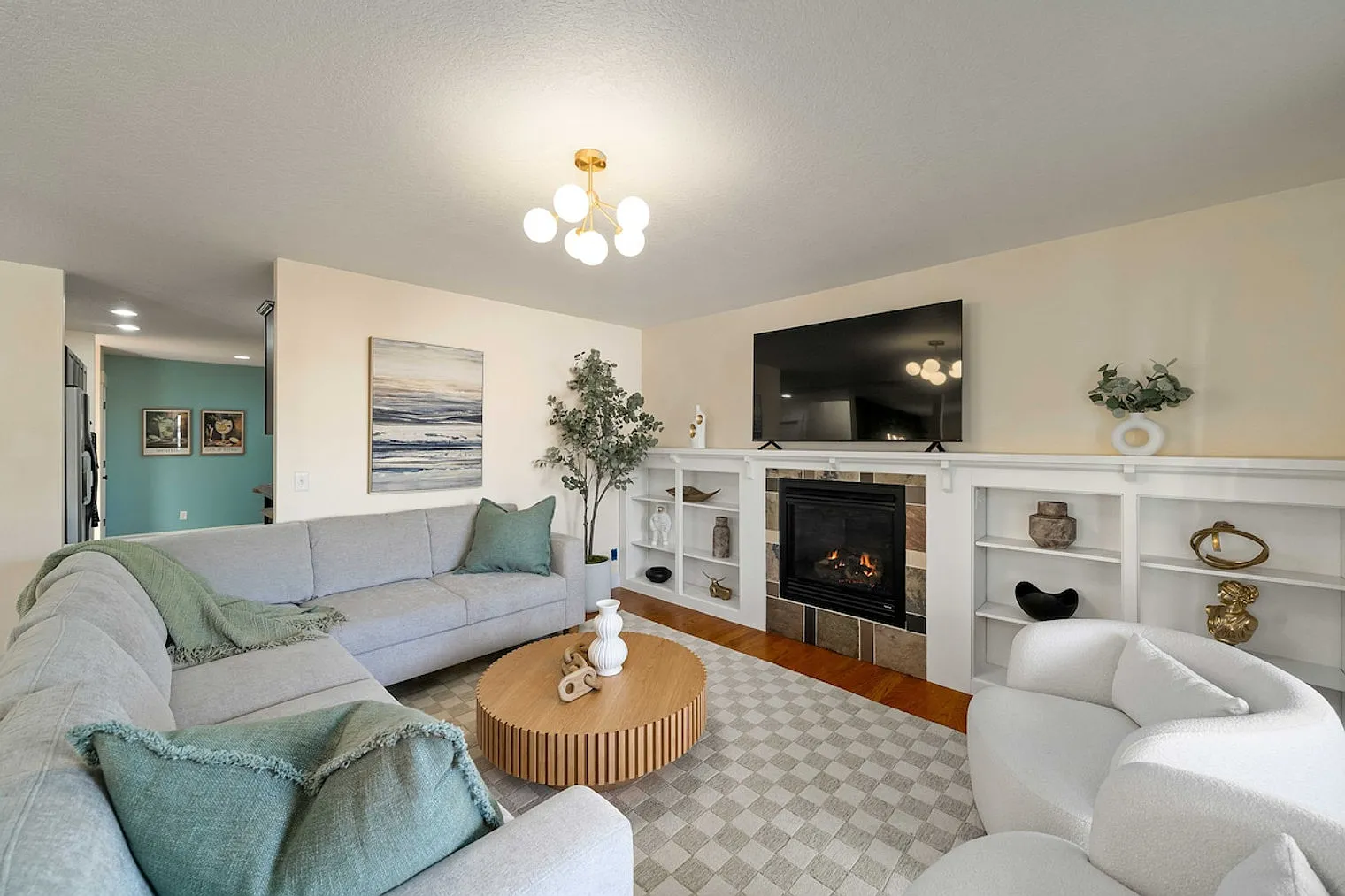 5 bed, 3.0 bath, 3293 sqft, $15,366 — Photo 2
