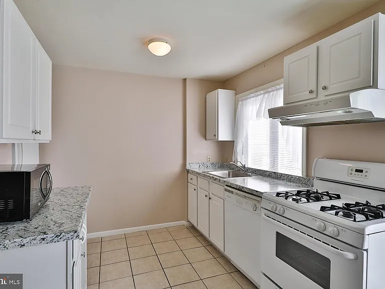 126-128 League St #2 — Photo 11