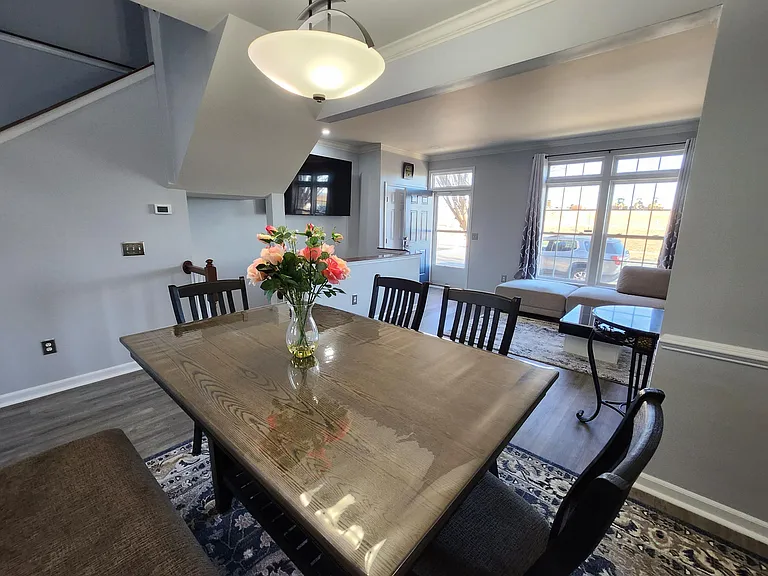 2068 Lockwood Dr — Photo 4