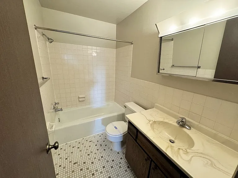 956 Place Apartments — Photo 16