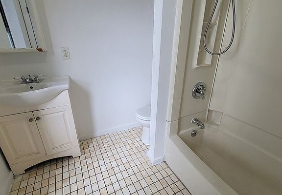 4th image of 442 E 115th St APT 4D