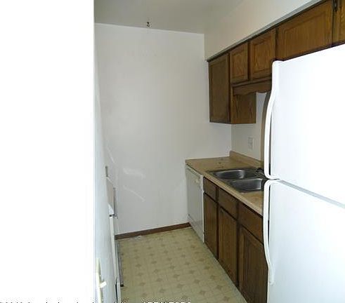 5th image of 1107 N Chimney Hill Dr