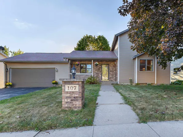 107 McDermott Ct, Epworth, IA 52045