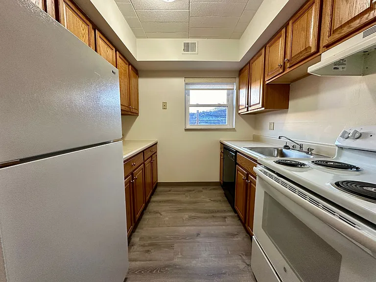 360 Maryland Ave — Photo 85