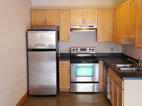 2nd image of 1021-1027 Washington Ave
