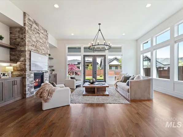 10650 W Otter Rock Dr, Star, ID 83669