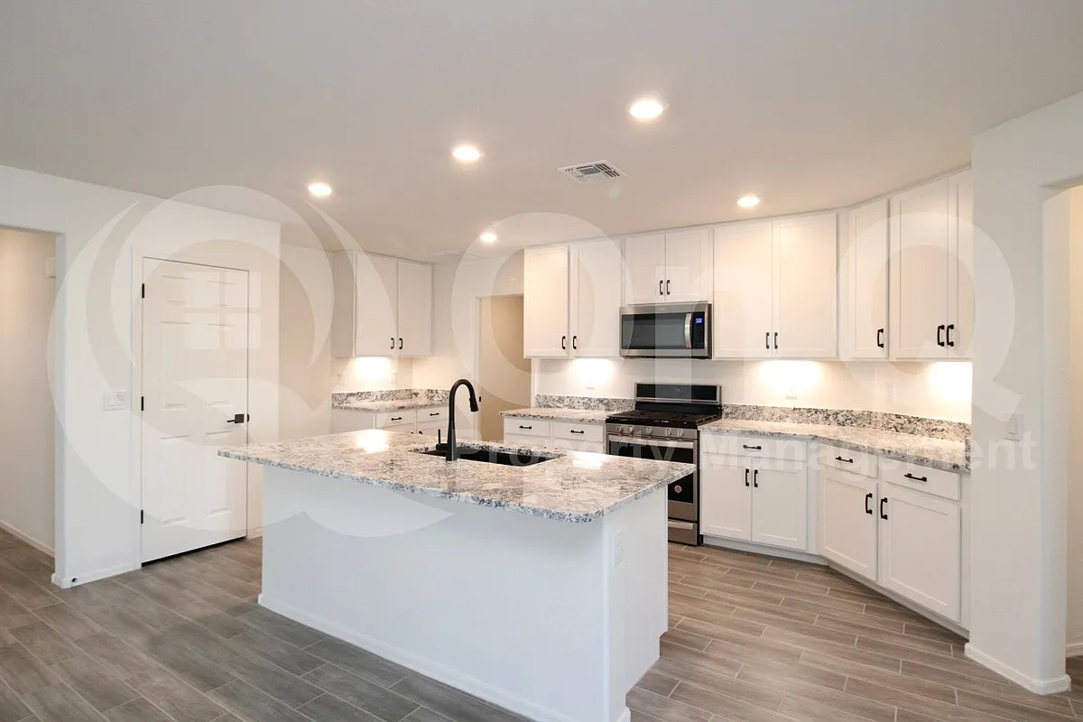 3 bed, 2.0 bath, 1888 sqft, $1,990 — Photo 4