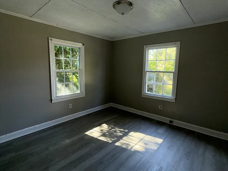 423 N Cherry St — Photo 8