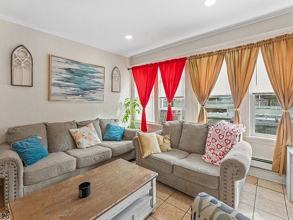 3rd image of 160 Burgess Pl