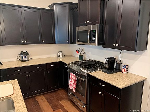 3rd image of 4818 Village Walk